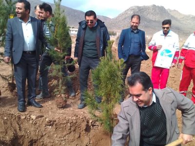 آئين گراميداشت هفته درختکاری با حضور کارکنان کارخانه سیمان خاکستری شهرستان نی‌ریز